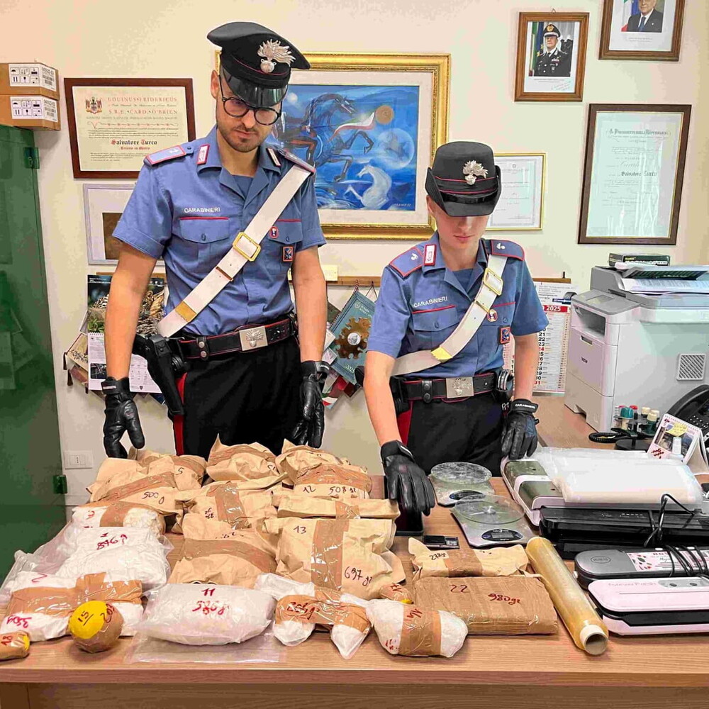 Sequestrati 10 kg di cocaina: arrestati madre, figlio e fidanzata Sequestrati 10 kg di cocaina: arrestati madre, figlio e fidanzata
