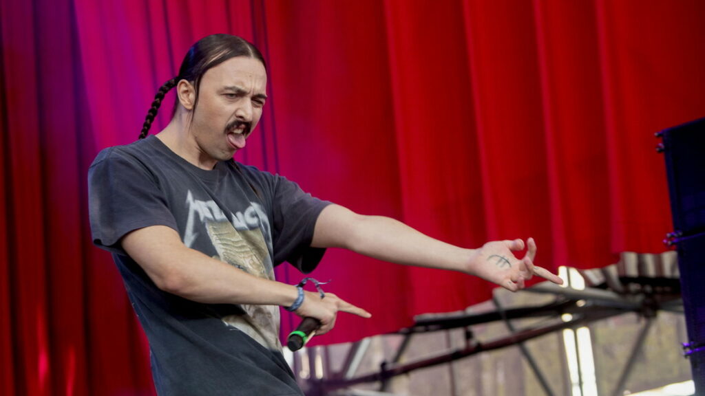Tommy Cash a Ostuni incontra le 'nonnine' di Espresso Macchiato - Musica