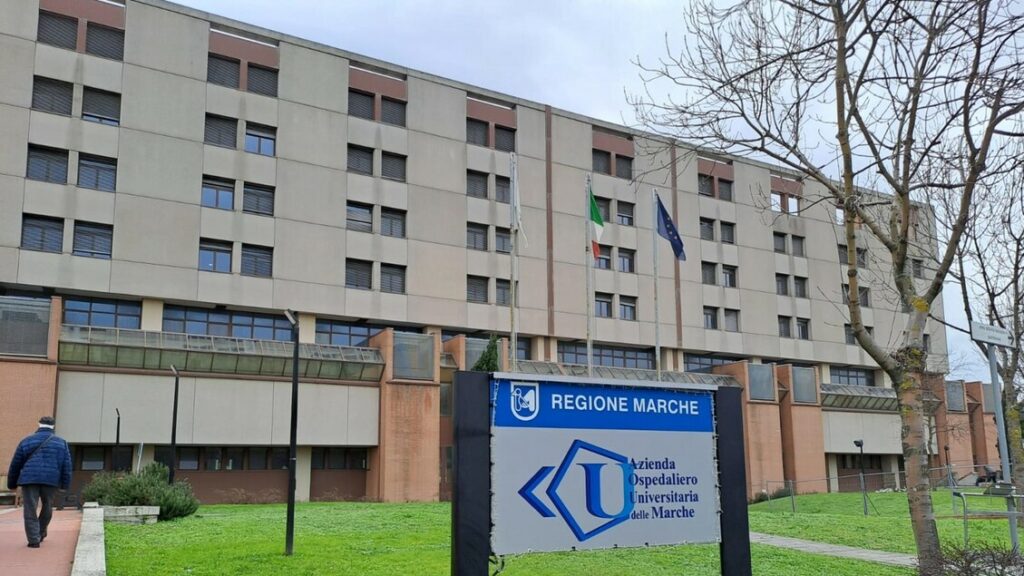 Trafitto in fronte dalla freccia di una balestra, sopravvive per giorni. Ipotesi incidente domestico - Notizie