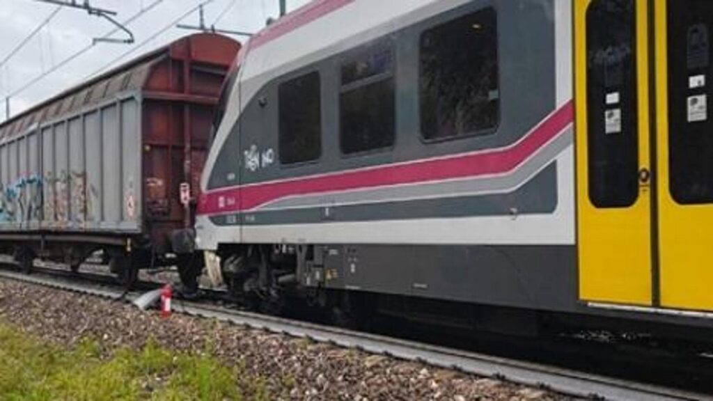 Trento, urto tra due treni: linea ferroviaria del Brennero bloccata. Tre passeggeri feriti