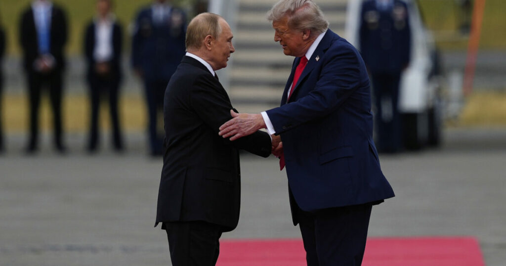 Trump-Putin, stretta di mano tra i presidenti. Inizia il vertice sul "destino" della guerra in Ucraina