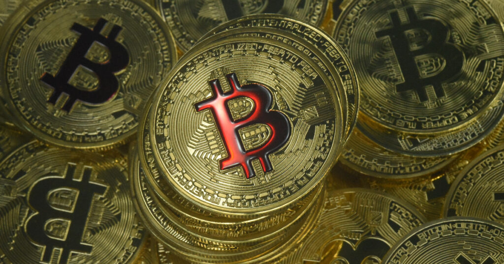 Trump firma ordine esecutivo: i fondi pensione potranno investire in cripto