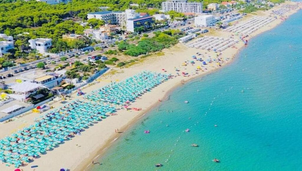 Vacanze brevi per i politici: si riparte dopo Ferragosto, dal Meeting di Cl alle feste dell’Unità