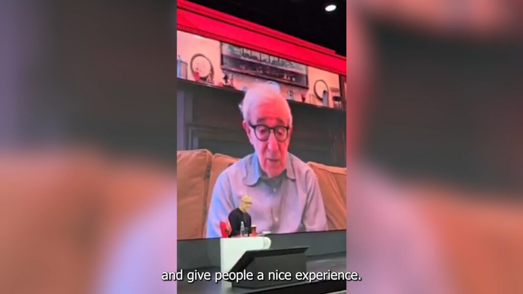 Woody Allena al festival di cinema di Mosca: "Non ho mai fatto film politici". Kiev lo condanna: "Una vergogna"