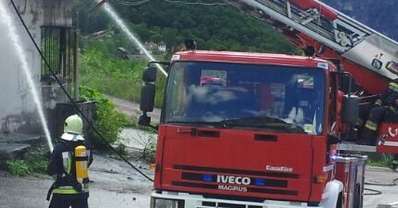 A fuoco un container di rifiuti: capannone invaso dal fumo – Cronaca A fuoco un container di rifiuti: capannone invaso dal fumo - Cronaca