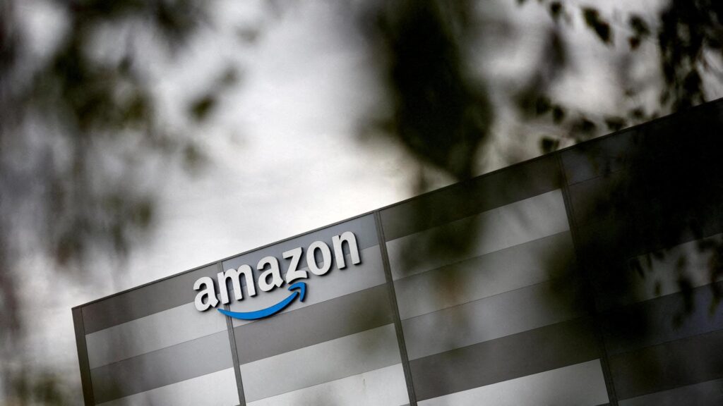 Amazon alza lo stipendio agli addetti di logistica e trasporti: l’investimento da 1 miliardo
