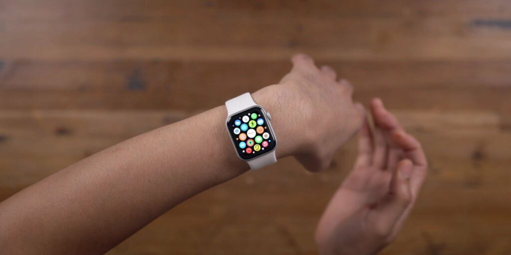 Apple Watch SE 2 (GPS + Cellular) 44mm in Offerta: 299 €, (Quasi) Minimo Storico
