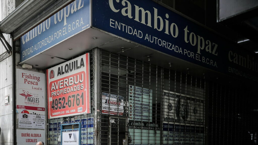 Argentina, Tesoro interviene per frenare l'impennata del dollaro - Notizie