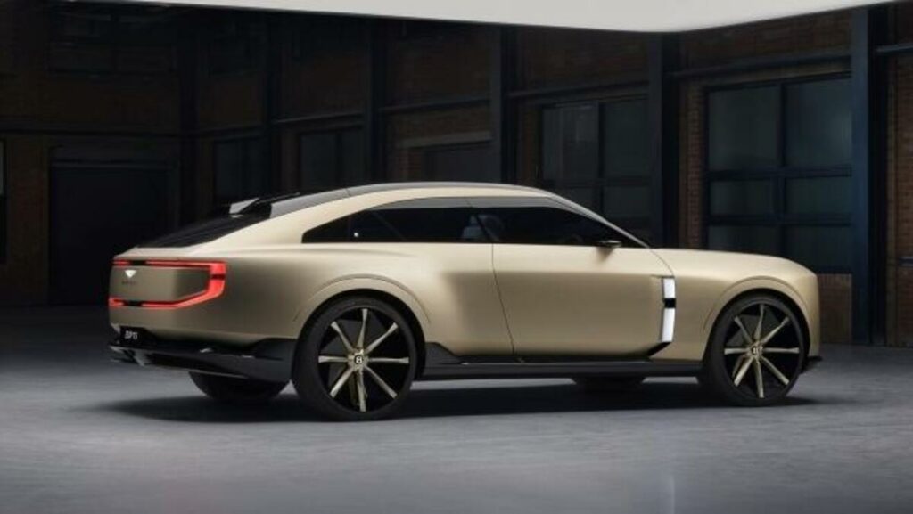 Bentley fa marcia indietro: elettrico rinviato al 2035, i clienti facoltosi preferiscono la benzina - News