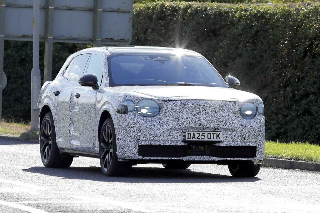 Bentley punta agli "Urban" SUV: avvistato il prototipo su strada [Foto Spia] - Elettrico