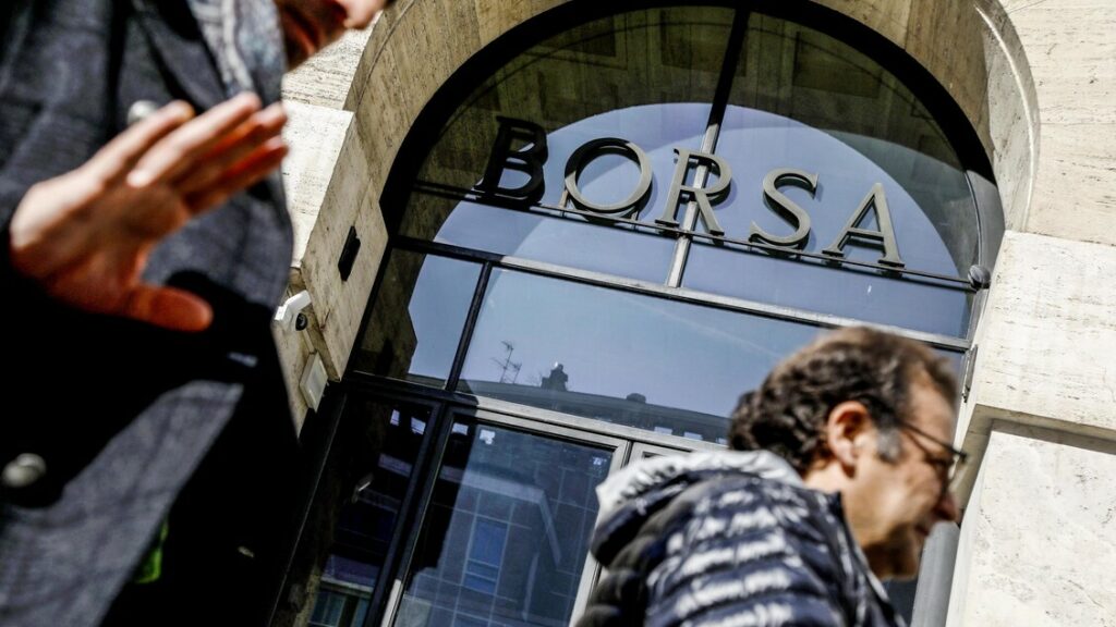 Borsa: Milano maglia nera con petroliferi e banche, bene Stm - Notizie