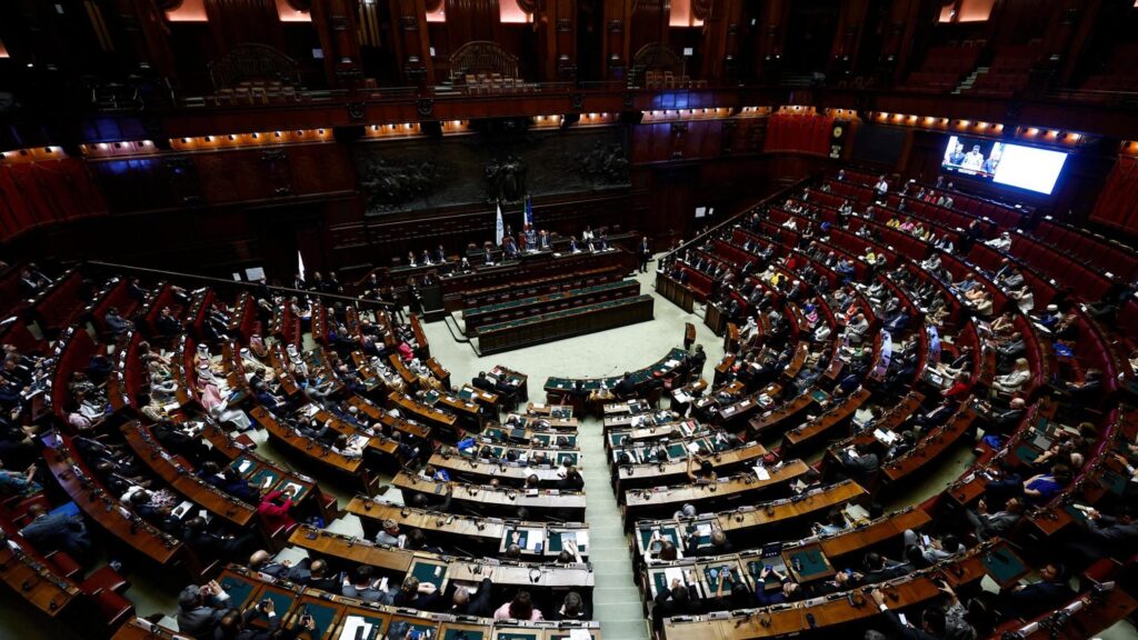 Camera riapre con un nuovo impianto audio, le deputate mamme potranno intervenire mentre allattano