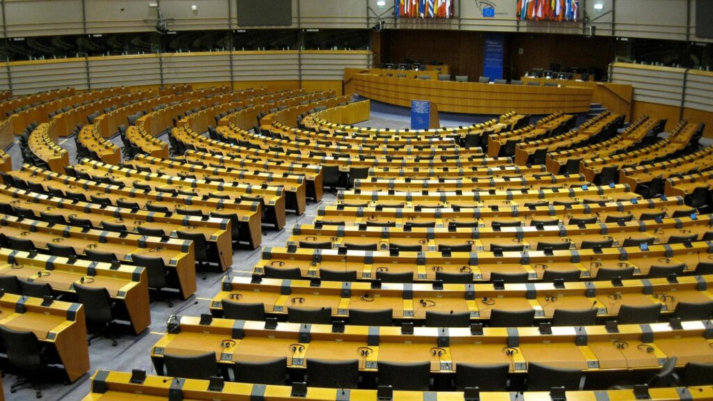 Carbonio alle frontiere, Bruxelles semplifica: meno burocrazia per le Pmi