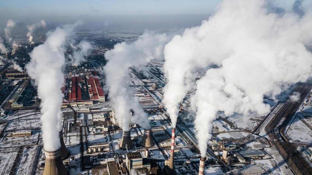 Clima: fossili ancora oltre i limiti al 2030