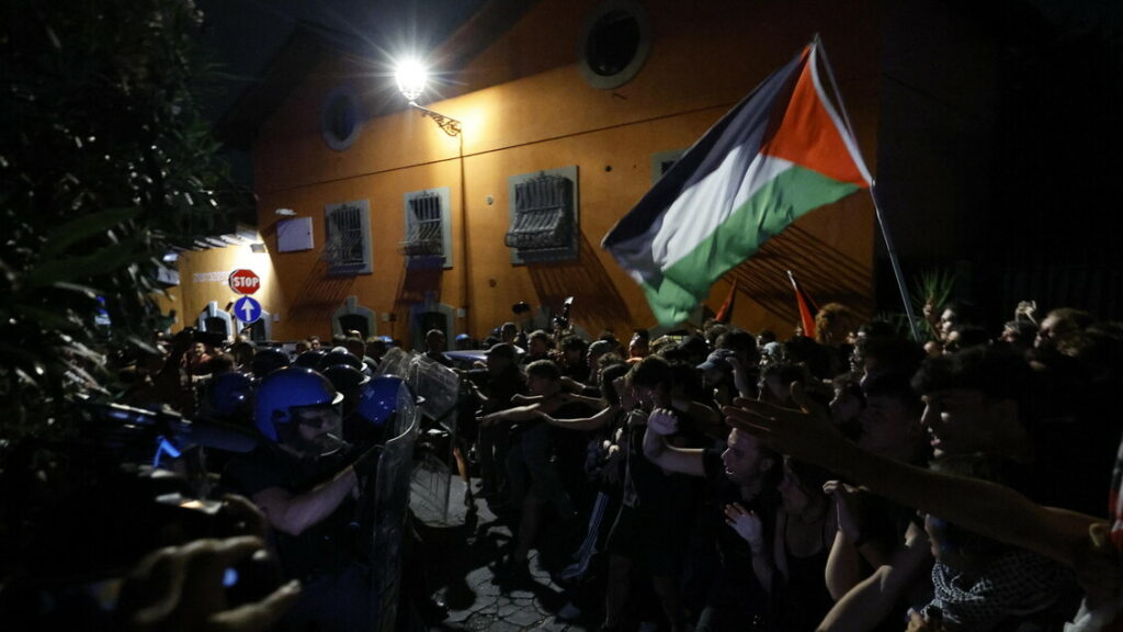 Corteo per Flotilla a Roma, tensione con le forze dell'ordine - Notizie