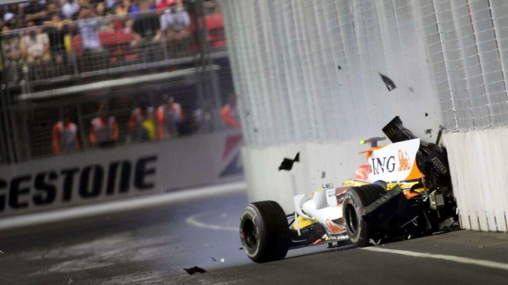 F1. Dal famigerato Crashgate fino alla vittoria di Sainz nel giorno no di Verstappen, 5 momenti iconici del Gran Premio di Singapore – Formula 1 F1. Dal famigerato Crashgate fino alla vittoria di Sainz nel giorno no di Verstappen, 5 momenti iconici del Gran Premio di Singapore - Formula 1