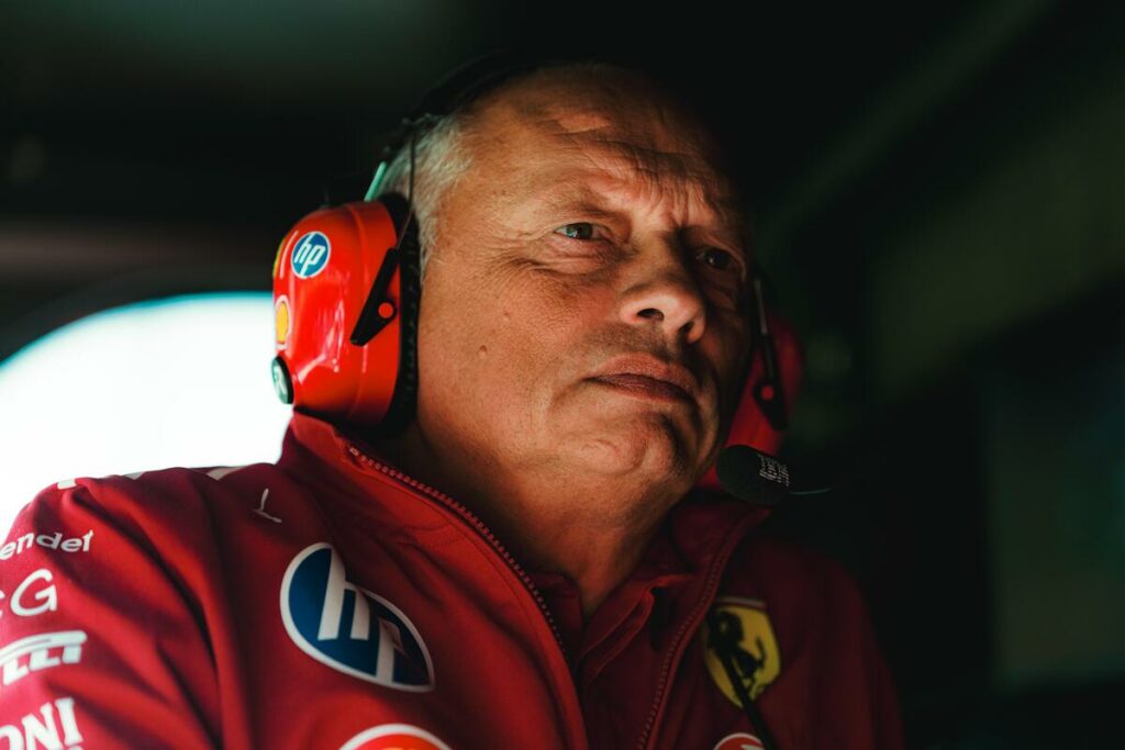 F1. Doppio ritiro per Ferrari in Olanda,Vasseur: "Leclerc e Russell? Incidente di gara. Hamilton sta ritrovando fiducia in vista di Monza" - Formula 1