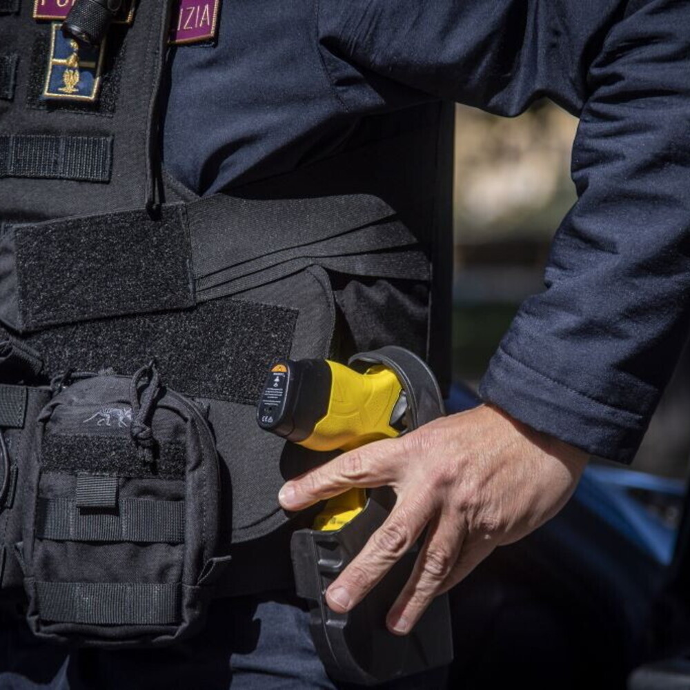 Fermato con il taser, 41enne muore in ospedale a Reggio Emilia Fermato con il taser, 41enne muore in ospedale a Reggio Emilia