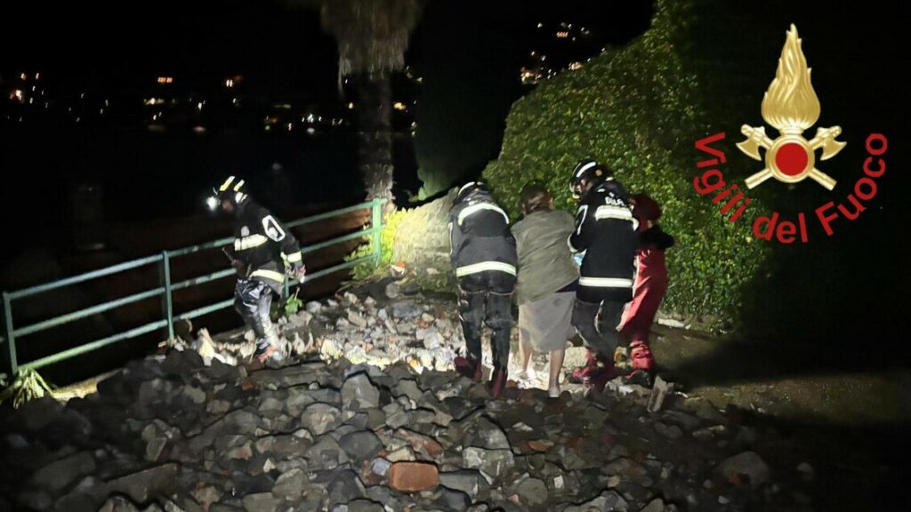 Frane e smottamenti per il maltempo a Como, 26 persone evacuate - Notizie
