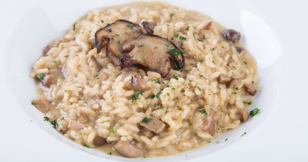 Funghi velenosi scambiati per porcini: padre e figlia ricoverati dopo risotto | Il Fatto Quotidiano Funghi velenosi scambiati per porcini: padre e figlia ricoverati dopo risotto | Il Fatto Quotidiano