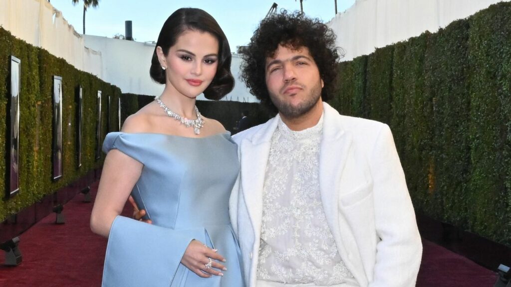 Il matrimonio di Selena Gomez e Benny Blanco: l’abito da sposa della popstar è un sogno hollywoodiano Vanity Fair Italia