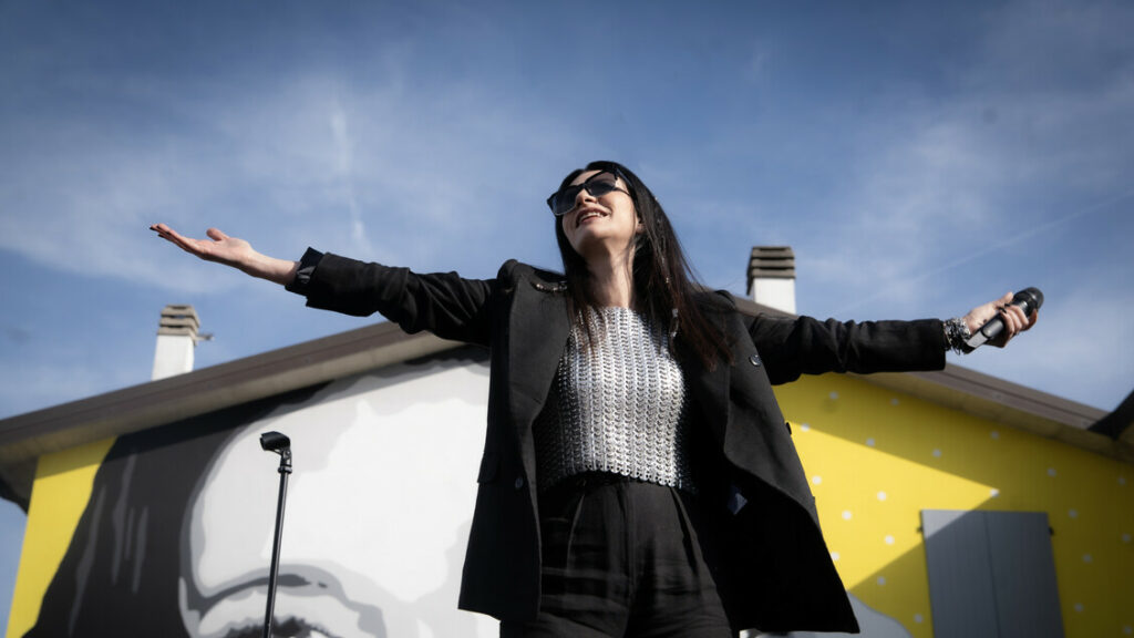 Il ritorno di Laura Pausini, singolo, album e tour mondiale - Musica