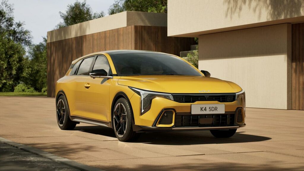 Kia K4 2026: spazio da SUV, tecnologia da elettrica e prezzo da 26.000 euro - News