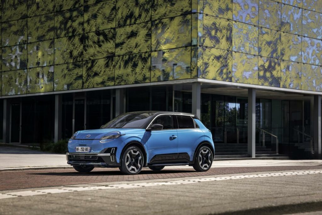 La Nissan MICRA 2025 ha finalmente imparato a guidare senza benzina (e promette di non lasciarvi a piedi) - News