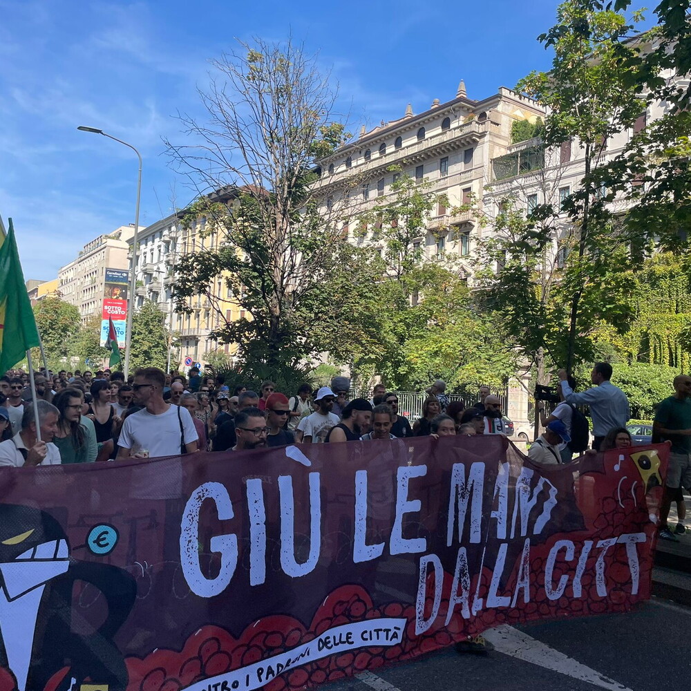 Leoncavallo: corteo a Milano contro lo sgombero. Piantedosi: "Non siamo preoccupati" Leoncavallo: corteo a Milano contro lo sgombero. Piantedosi: "Non siamo preoccupati"