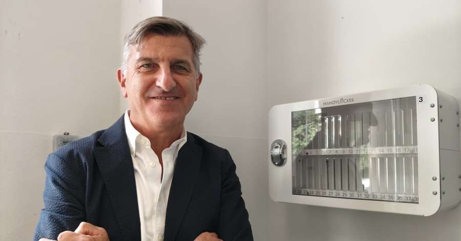 Linea dura sui cellulari, il Toniolo li chiude a chiave – Bolzano Linea dura sui cellulari, il Toniolo li chiude a chiave - Bolzano