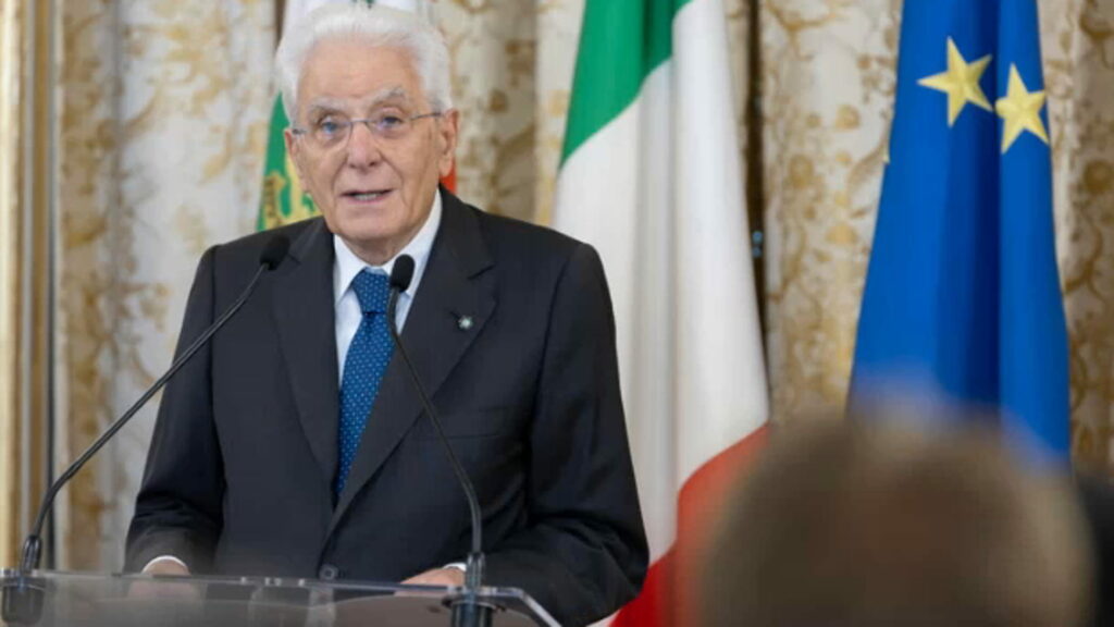 Mattarella: “I funzionari della pubblica amministrazione siano autonomi, sganciati dai partiti”