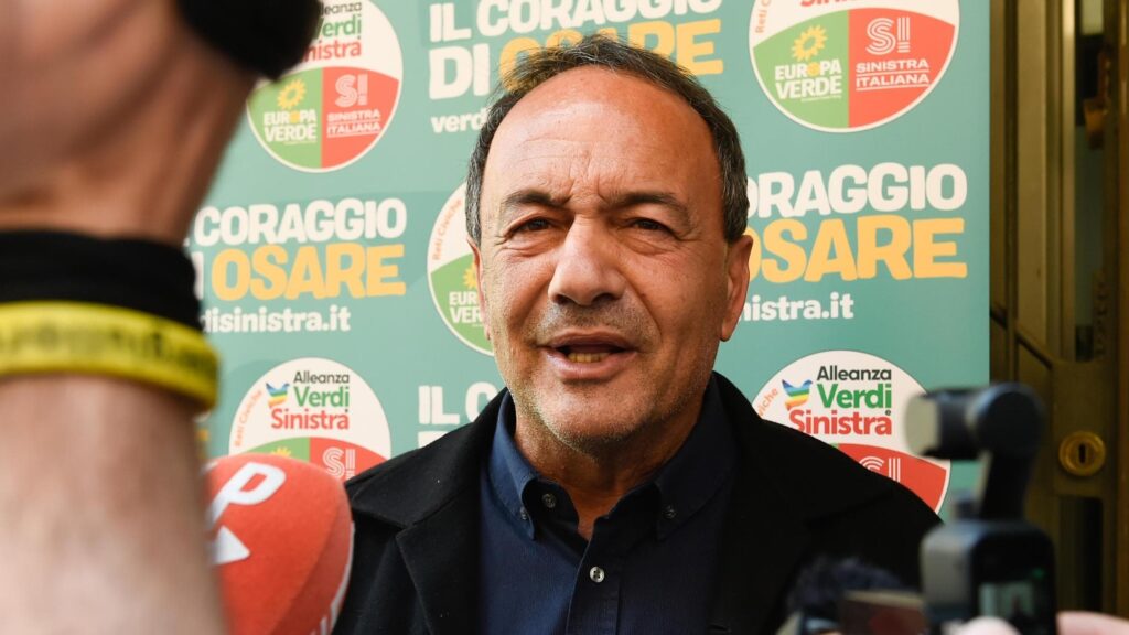 Mimmo Lucano resta escluso dalle Regionali in Calabria Mimmo Lucano resta escluso dalle Regionali in Calabria