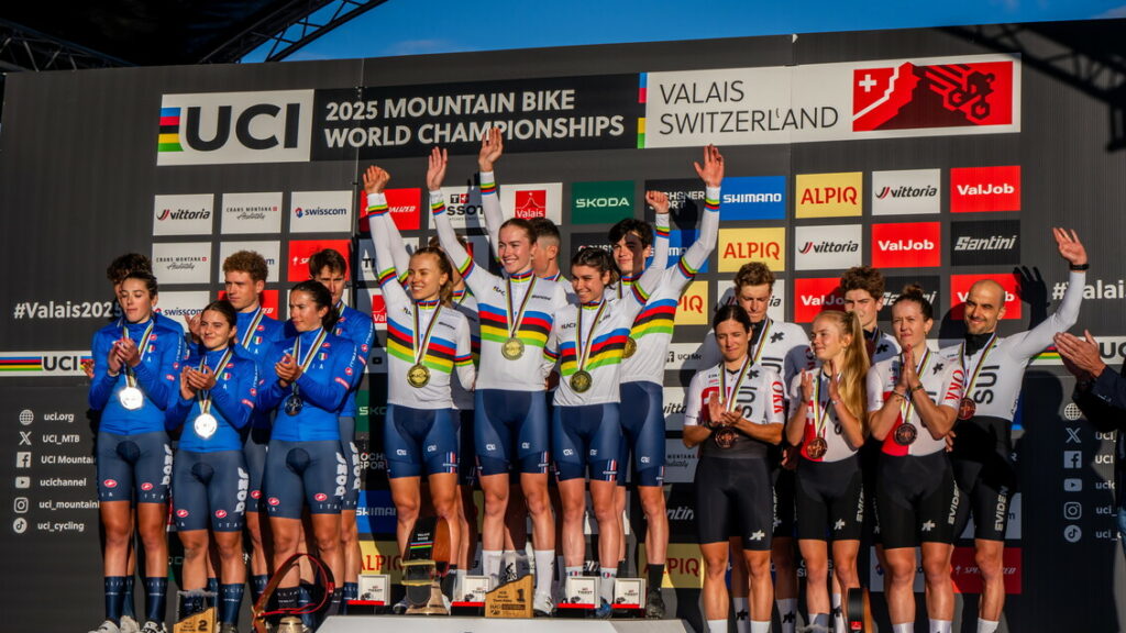 Mondiali Mtb: argento dell’Italia nel mixed team relay – Ciclismo Mondiali Mtb: argento dell'Italia nel mixed team relay - Ciclismo