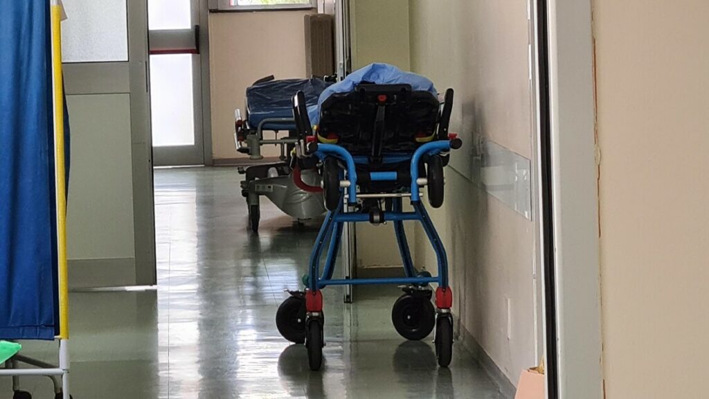 Muore al pronto soccorso in attesa di una visita, 8 indagati - Notizie