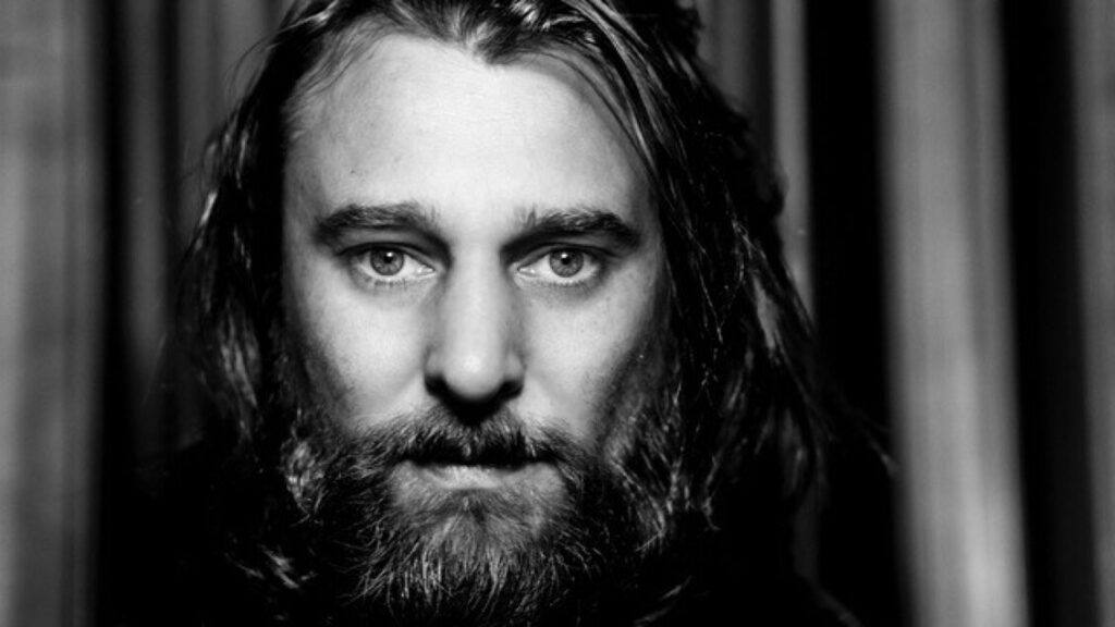 Nic Cester, voce all'inquinamento acustico dei mari - Musica