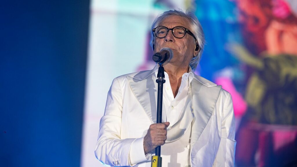 Nino D’Angelo sul suicidio del quattordicenne Paolo Mendico: «Perdonaci se non abbiamo saputo aiutarti. Scusami se ti hanno dato il mio nome» Vanity Fair Italia