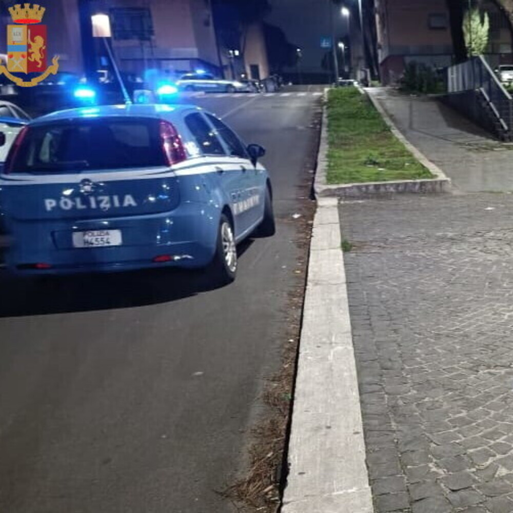 Notte di paura a Roma: coltellate e colpi di pistola. Due feriti soccorsi in ospedale Notte di paura a Roma: coltellate e colpi di pistola. Due feriti soccorsi in ospedale
