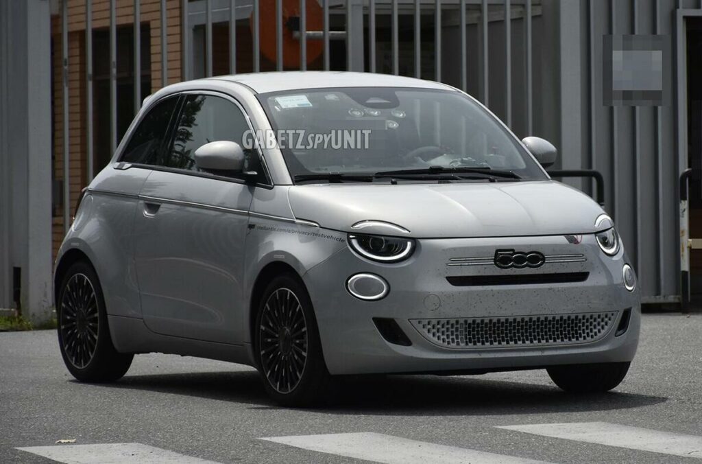 Nuova Fiat 500 Hybrid: avvistata la versione "base" sulle strade torinesi [Foto Spia] - News