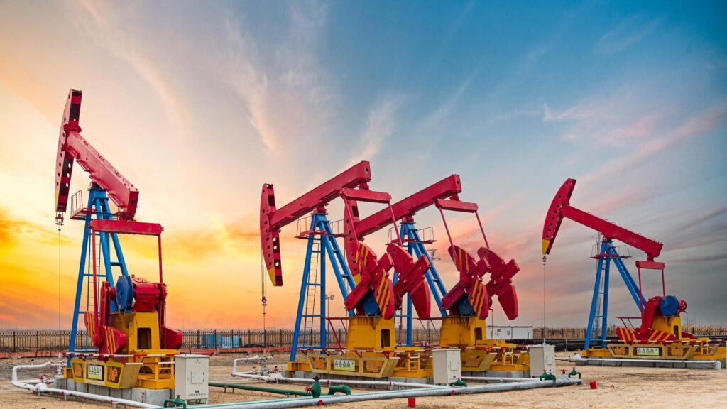 Petrolio, l’Aie vede un surplus globale nel 2025
