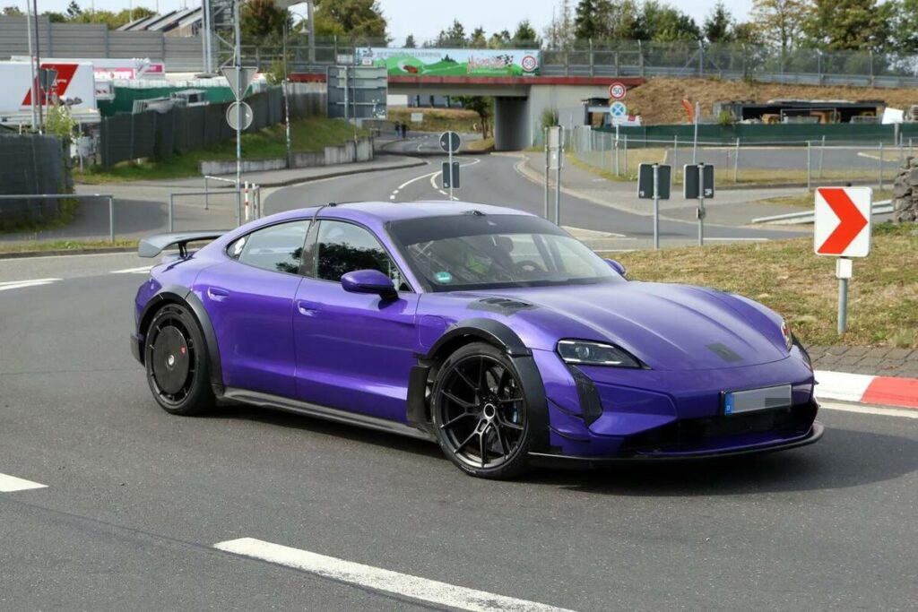 Porsche Taycan GT4 RS: prototipo estremo mette alla prova i limiti al Nürburgring - News