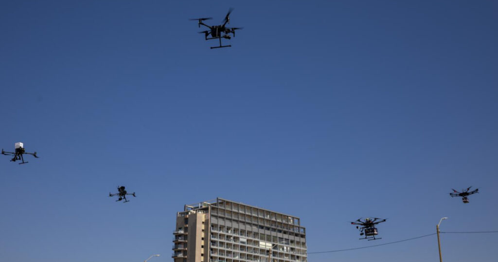 Raid ucraino su una delle più grandi raffinerie della Russia. Romania: "Un drone di Mosca ha violato il nostro spazio aereo"