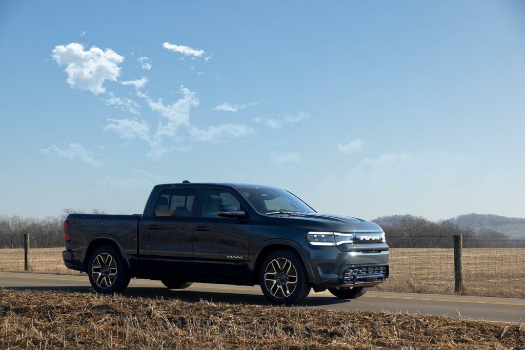 Ram: stop al pickup elettrico, arriva il nuovo 1500 REV e il ritorno del TRX - News