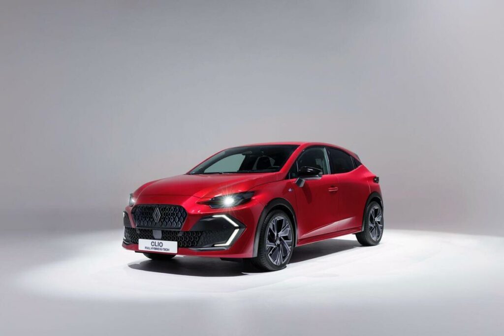 Renault Clio: sesta generazione con più stile, tecnologia e l’ibrido da 160 CV. Tutte le info e tutte le foto - News