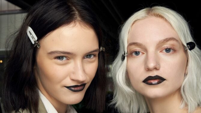 Rossetto nero, la tendenza make-up dell’autunno 2025 Rossetto nero, la tendenza make-up dell'autunno 2025