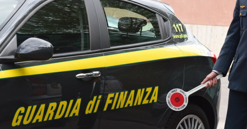 "Si chiamao Genova, ma sono persone incensurate"
