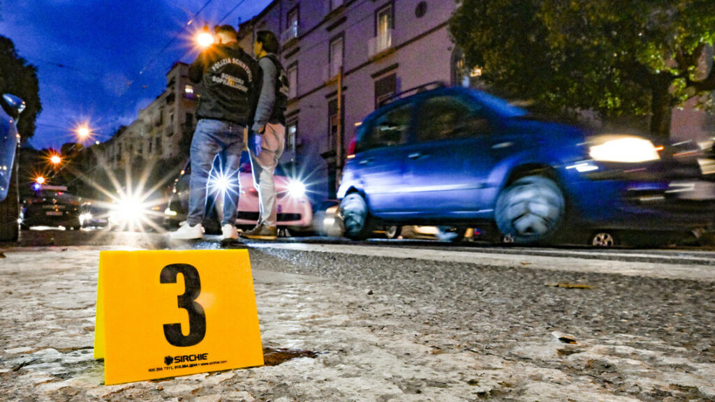 Tre giovanissimi feriti a Napoli, in tre diverse aggressioni - Notizie