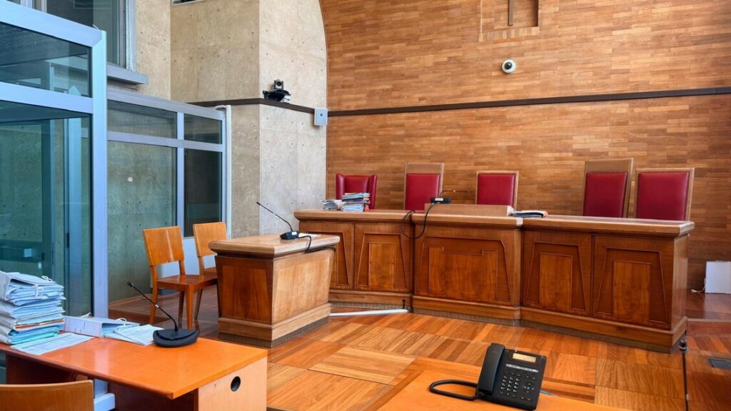 Uccise il padre con 99 coltellate, rinviato a giudizio - Notizie