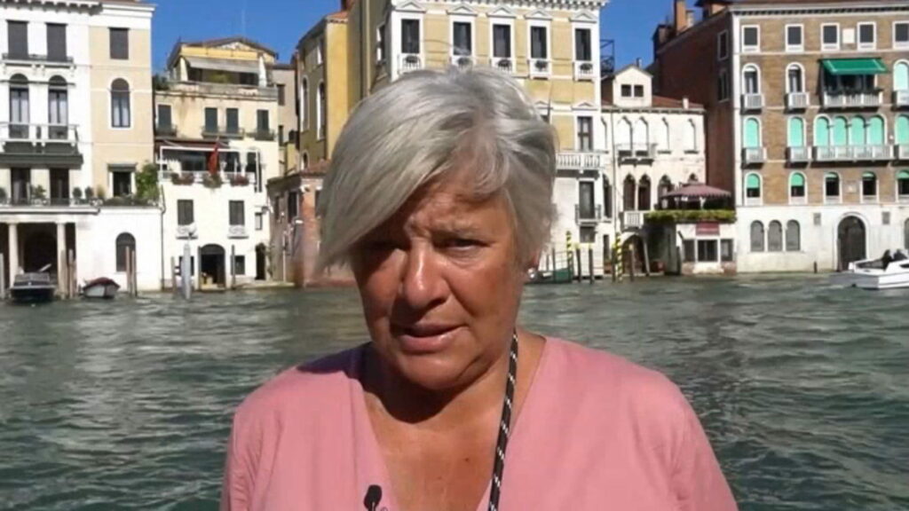 Volantini contro Lady Pickpocket a Venezia, Zaia la incontra: “Segnala borseggiatori, va ringraziata