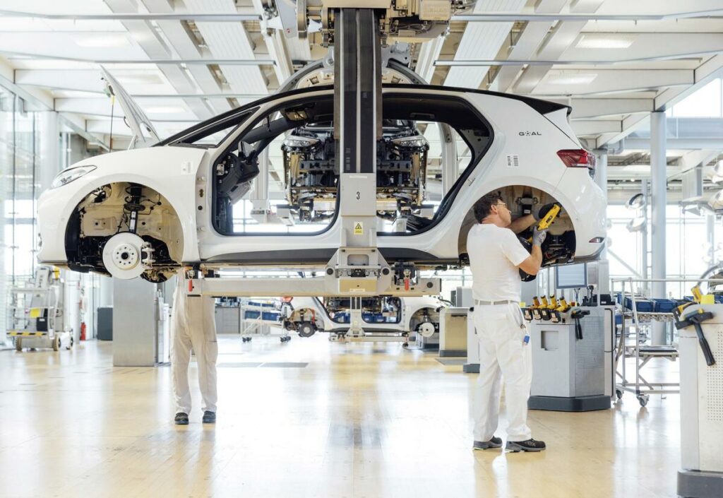 Volkswagen rinvia la Golf elettrica: i tagli ai costi frenano la trasformazione di Wolfsburg – News Volkswagen rinvia la Golf elettrica: i tagli ai costi frenano la trasformazione di Wolfsburg - News