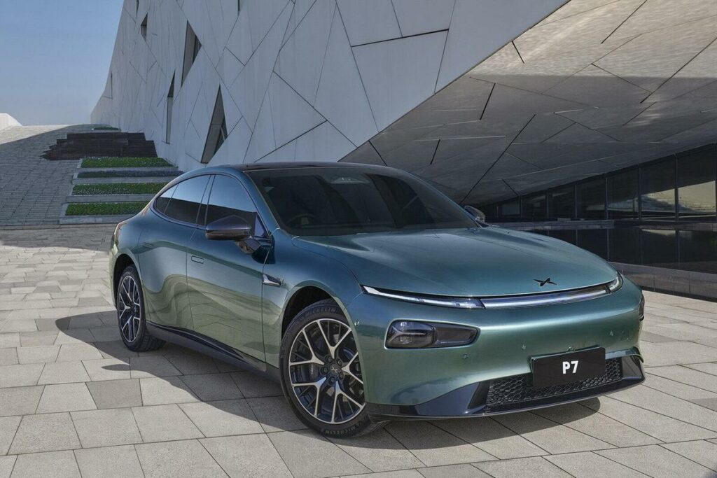 Xpeng P7 debutta in Europa: autonomia record da 820 km per la nuova berlina elettrica cinese - News